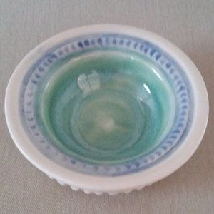 Lovely round handthrown signed pottery bowl with interior turquoise lustre NWOT